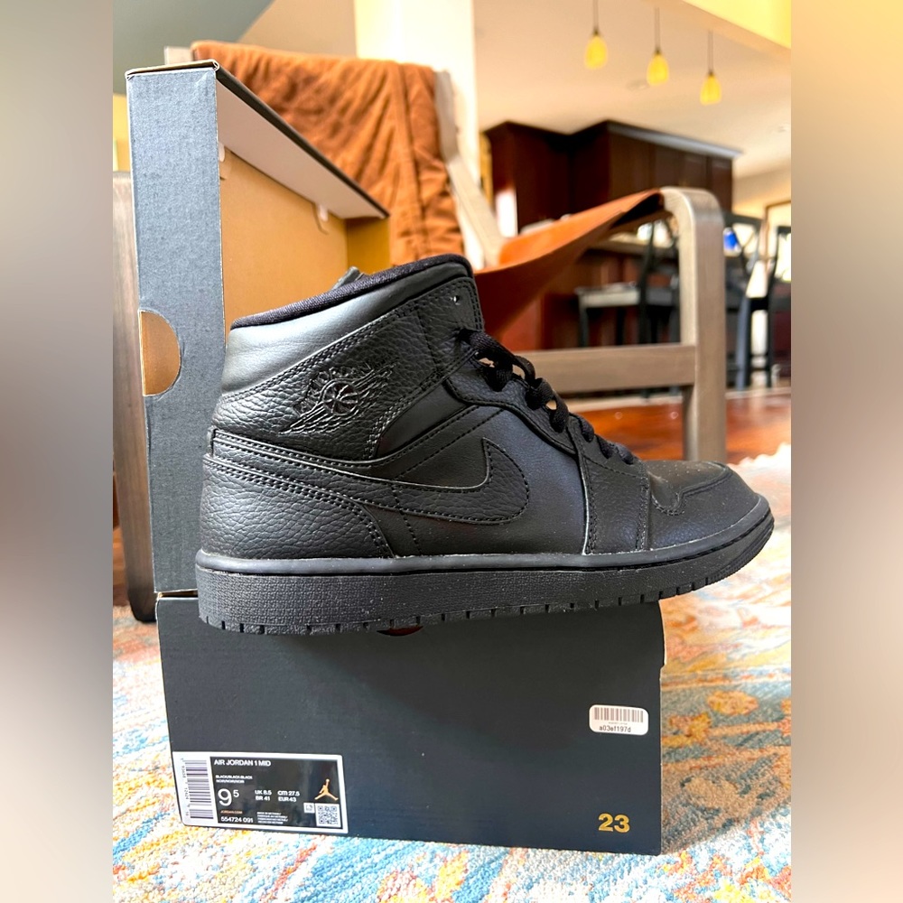 Air Jordan 1 mid rise 9.5 M US leather black